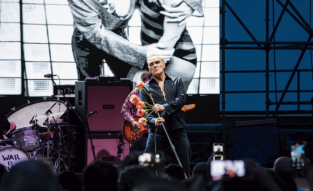 O ostracismo lhe cai bem