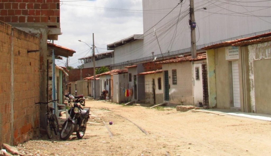 Entre trilhos e despejos: o custo social do VLT em Campina Grande