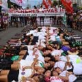 Mulheres se reúnem em Copacabana contra a violência e o feminicídio