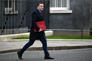 Inglaterra registra duas mortes em epidemia de meningite 'sem precedentes'