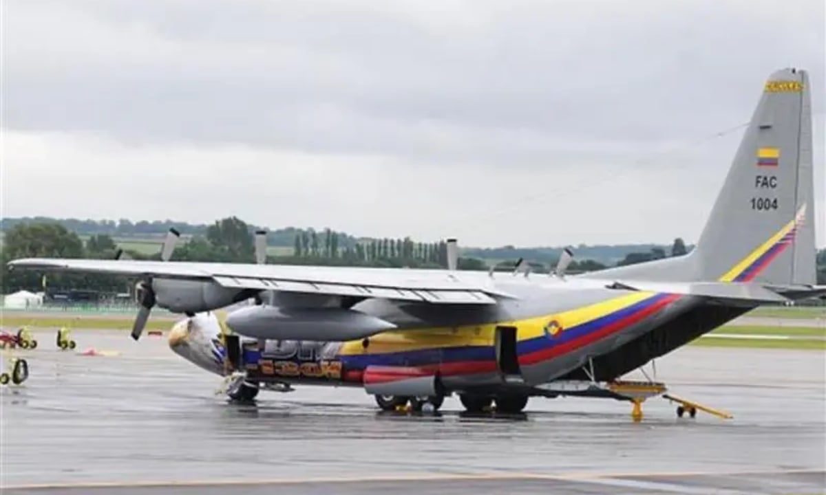 Avião de transporte militar sofre acidente ao decolar na Colômbia