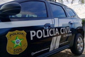 Polícia vê injúria racial e indicia professor que comparou aluno a chimpanzé em escola de Maceió