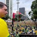 Em tom de campanha, Flávio Bolsonaro diz que subirá rampa do Planalto em 2027 junto do pai