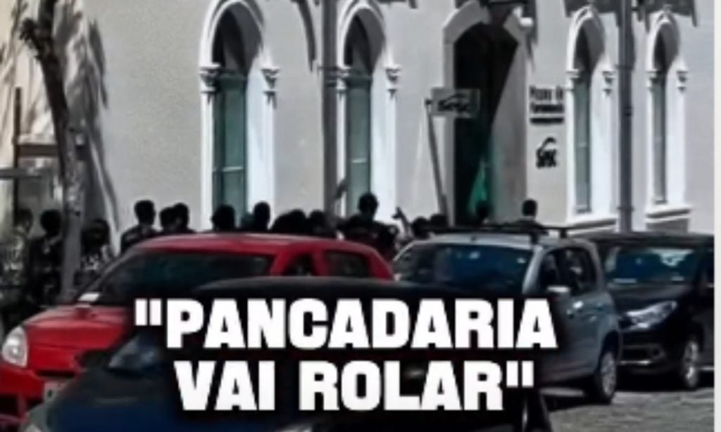 ‘Miro na cabeça’: Vereador aciona o MP contra cânticos violentos em marcha de crianças em Florianópolis