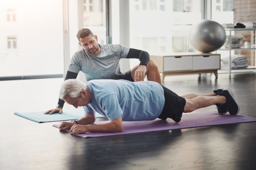 Prancha abdominal: 9 benefícios surpreendentes para a saúde