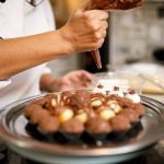 Microempreendedoras ganham capacitação em confeitaria para a Páscoa