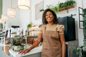 Brasil tem 2,6 milhões de empreendedoras jovens, mas quase metade tem renda totalmente comprometida