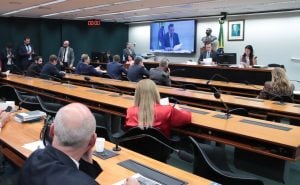 Projeto que cria uma lista nacional de pessoas e organizações terroristas avança na Câmara