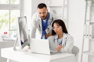 Entenda como a tecnologia ajuda a transformar dados em conhecimento clínico na saúde