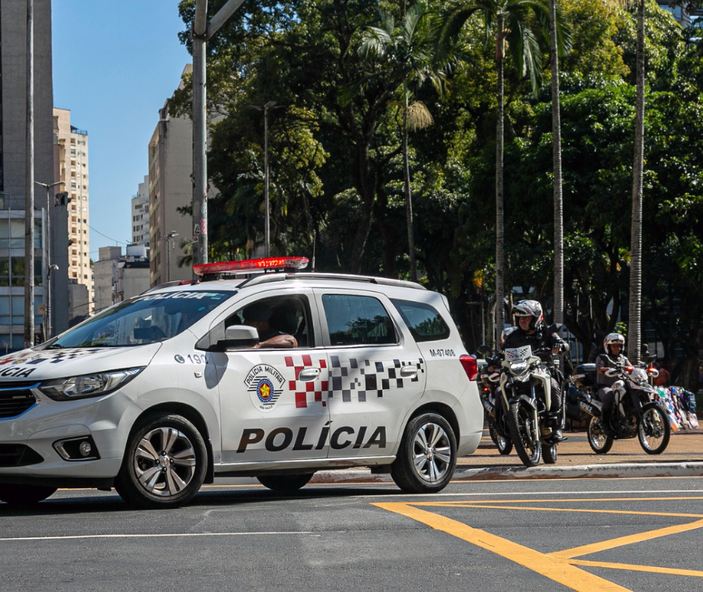 Major aposentado da PM é preso em SP por morder e tentar estrangular mulher