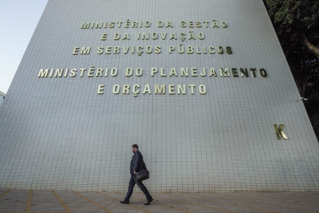 Governo bloqueia R$ 1,2 bilhão do Executivo e R$ 334 mi de emendas