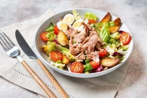 Jantar saudável: 3 saladas ricas em proteínas para começar a semana