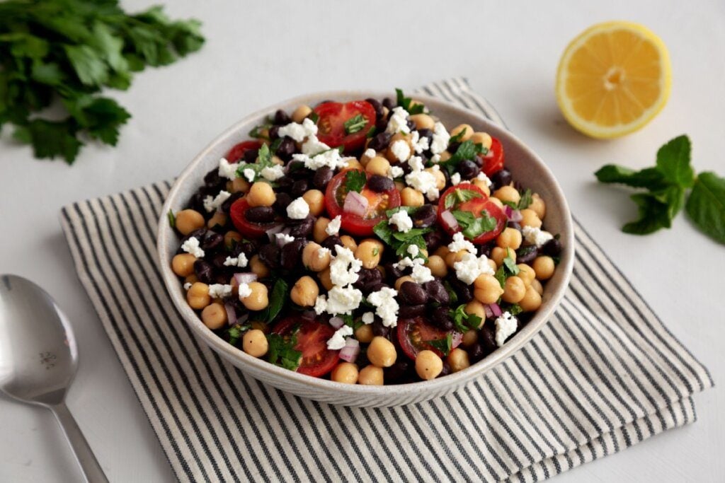 Feijão-preto: 8 benefícios para a saúde e o bem-estar