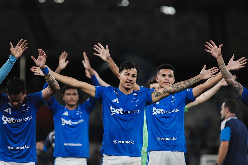 Cruzeiro vence a primeira no Brasileirão: 3 a 0 sobre o Vitória