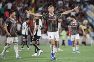 Fluminense joga bem e vence o Corinthians