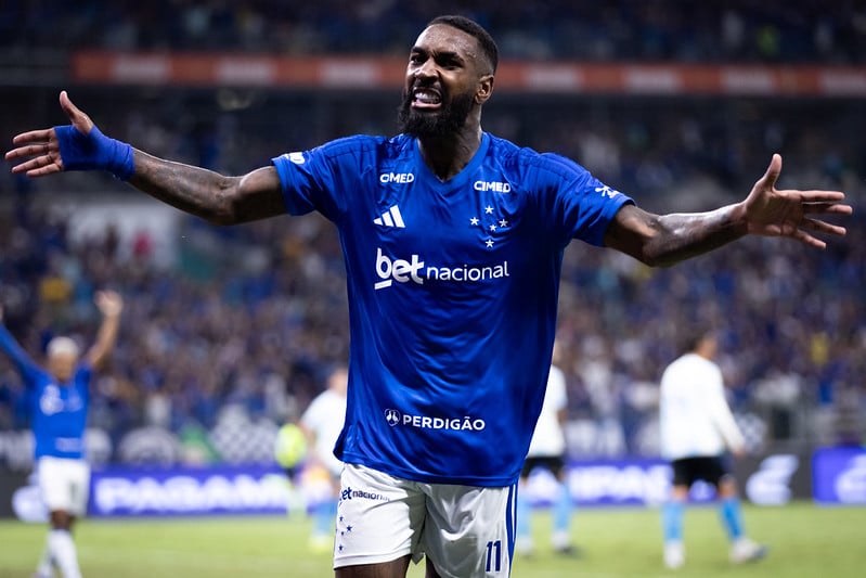 Cruzeiro vence o Grêmio e deixa a zona do rebaixamento do Brasileiro