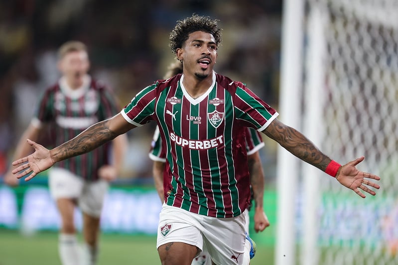 Fluminense supera a Chapecoense e se mantém em 3º no Brasileirão