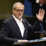 Ataques dos EUA à infraestrutura elétrica iraniana são crimes de guerra, diz presidente