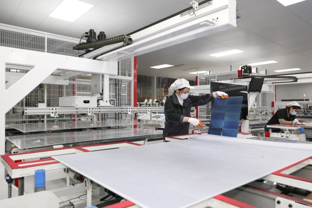 Energia solar dispara globalmente sob liderança da China