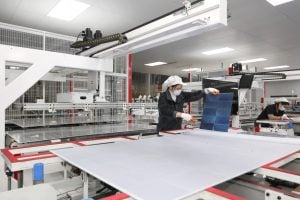 Energia solar dispara globalmente sob liderança da China