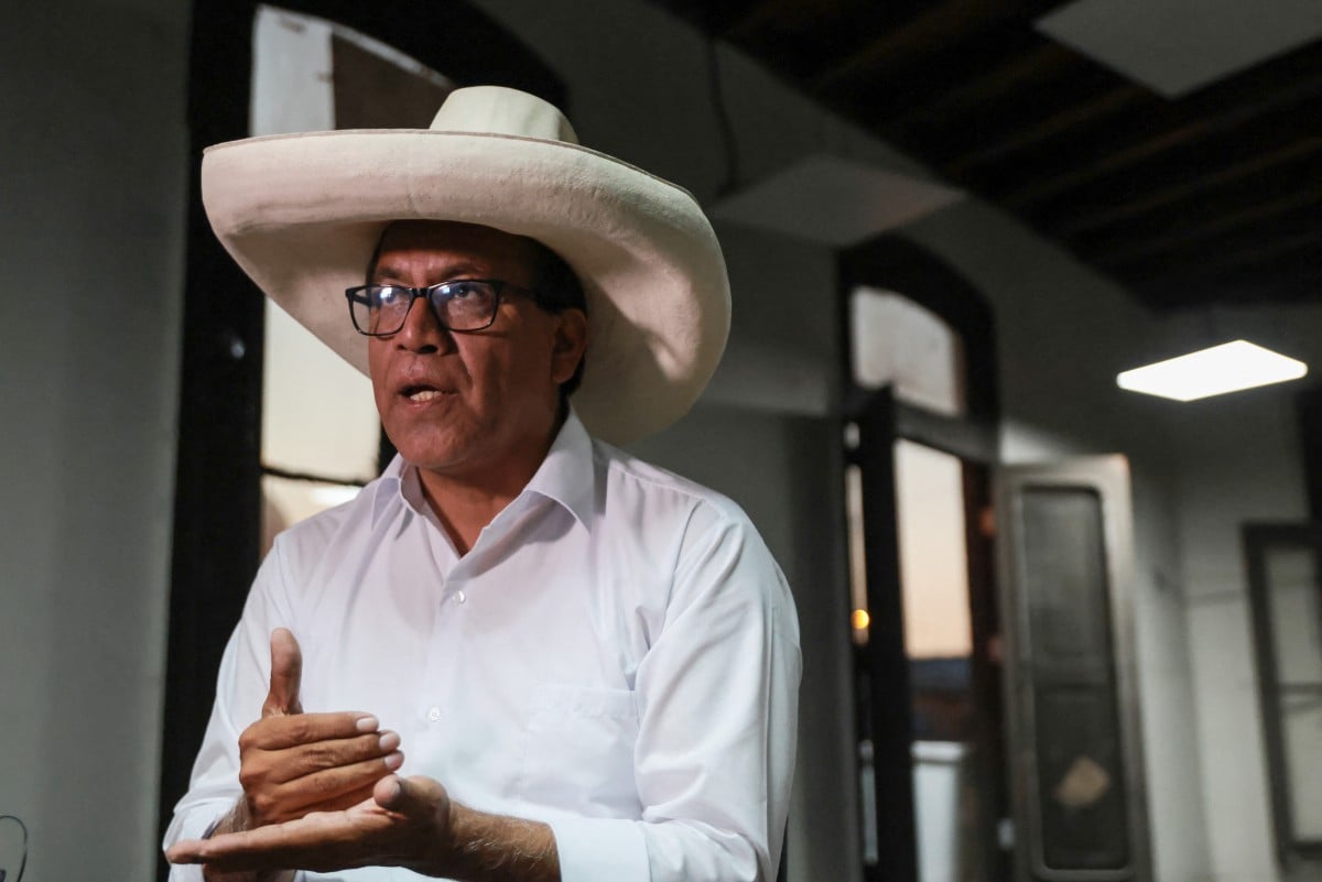 Roberto Sánchez, candidato de esquerda, vai ao 2º turno contra Keiko Fujimori no Peru