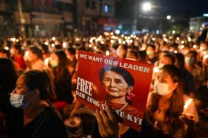 Ex-presidente de Mianmar recebe indulto; pena da Nobel da Paz Suu Kyi é reduzida