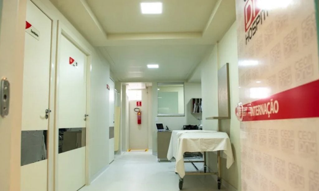 Dezenas de pacientes relatam problemas nos olhos após procedimento em hospital da Bahia; entenda o caso