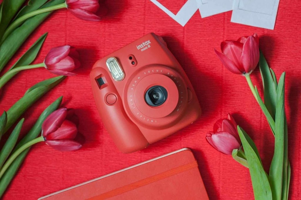 Instax Mini Evo: a câmera híbrida da Fujifilm que tem design dos anos 70