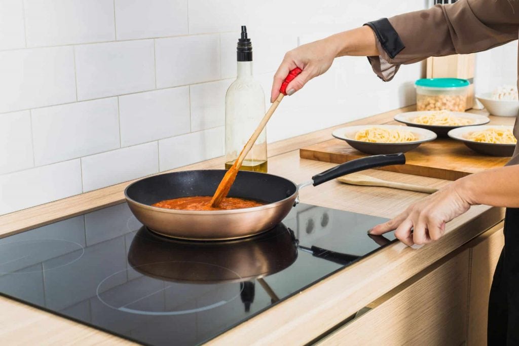 Cooktop híbrido vale a pena? O que ele faz, quanto custa e para quem faz sentido