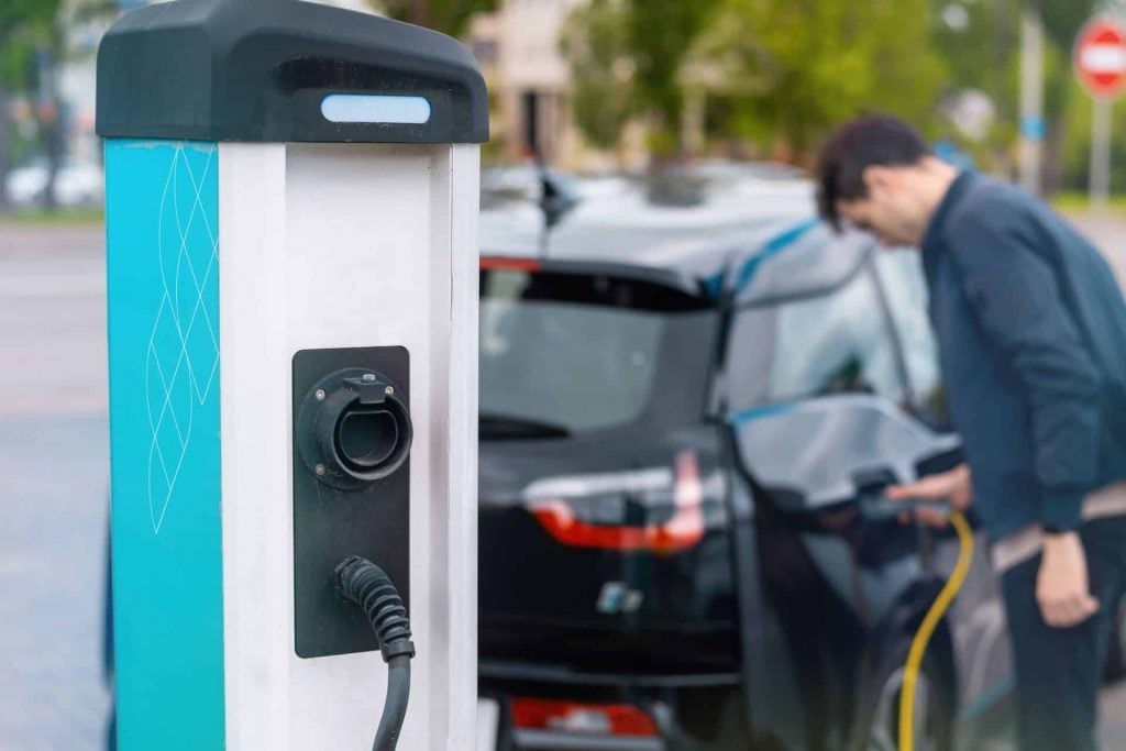 Plug Station: tecnologia promete recarregar carros elétricos em poucos minutos