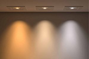 Como ajustar a iluminação da casa sem cansar a vista: o que muda entre sala, cozinha e áreas de uso diário