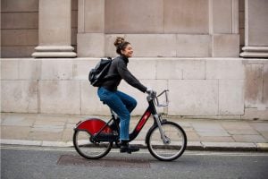 Kit que transforma bike comum em elétrica pode mudar a mobilidade urbana