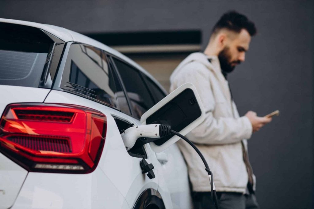 Conhece o JMEV EV2? O carro elétrico mais barato do Brasil estreia para uso urbano