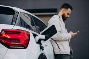 Conhece o JMEV EV2? O carro elétrico mais barato do Brasil estreia para uso urbano