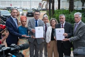 Governistas da CPMI do INSS entregam relatório alternativo à PF