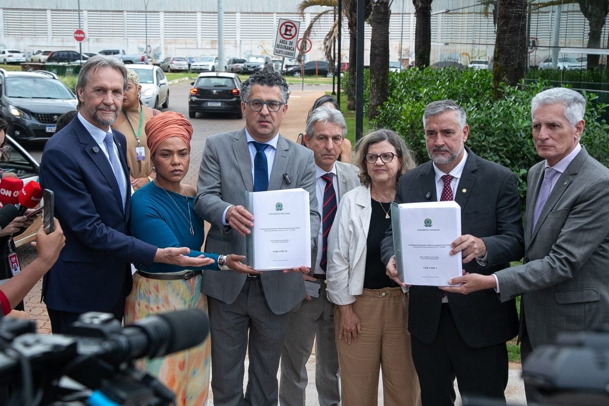 Governistas da CPMI do INSS entregam relatório alternativo à PF