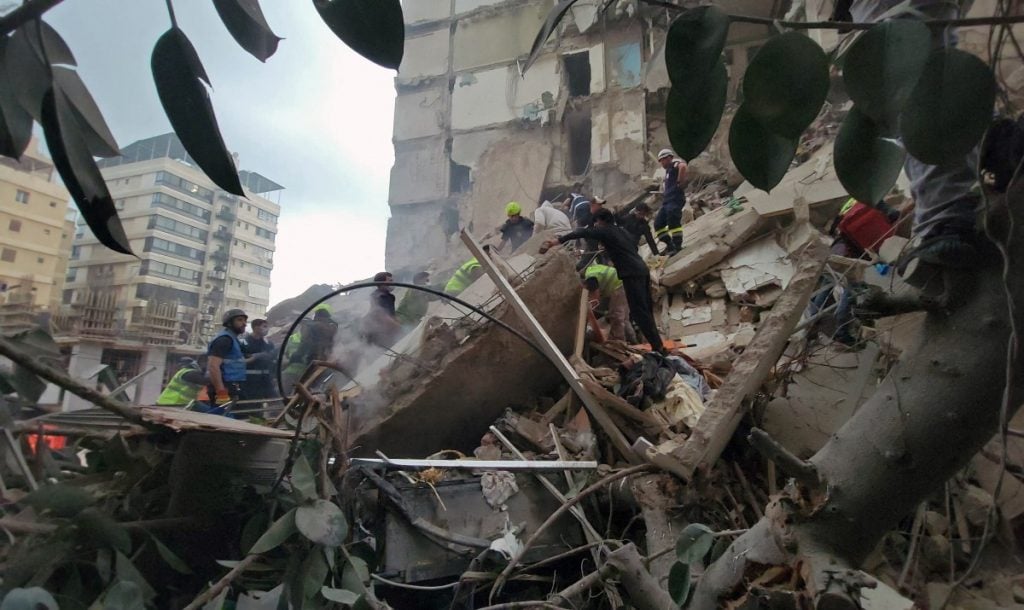 Bombardeios israelenses no Líbano provocam pânico e mais de 100 mortes