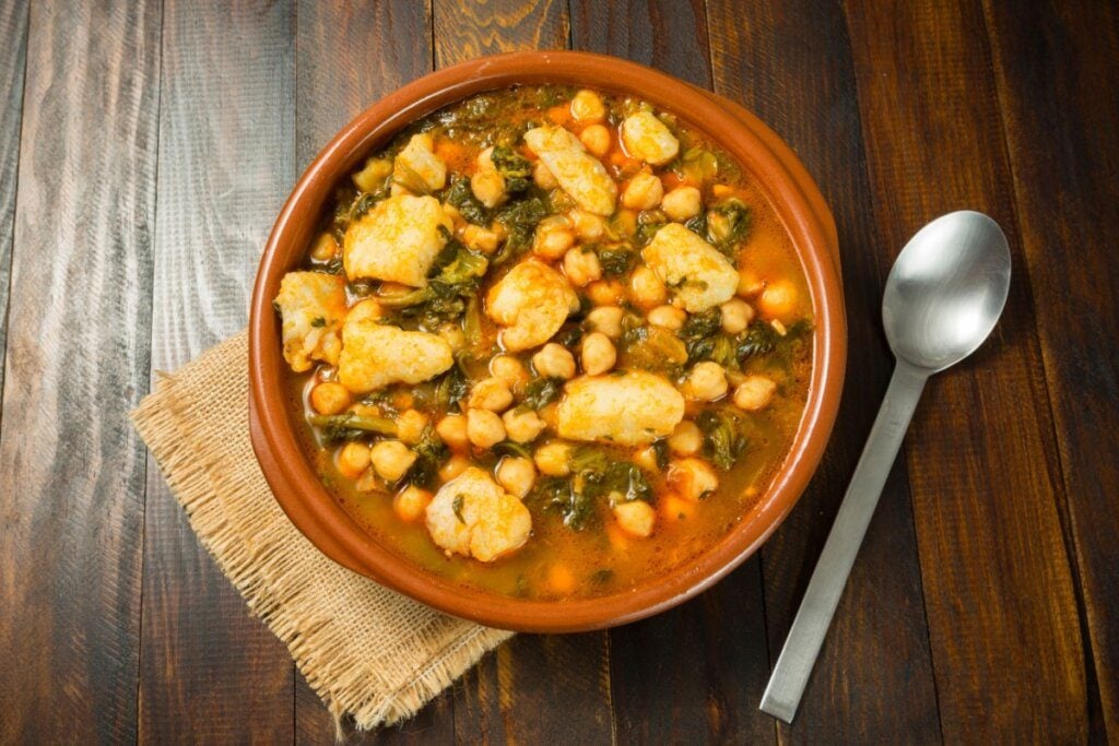 Sopa no almoço: 5 receitas proteicas para começar a semana com energia