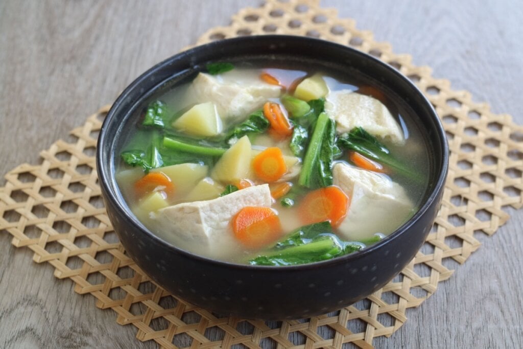 3 sopas com proteína vegetal para um jantar saudável e leve