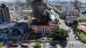 As chamas que iluminam o descaso com a educação no Paraná