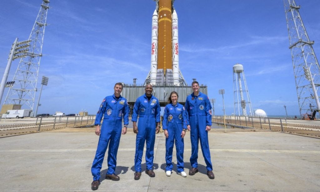 Nasa enviará 1ª mulher e astronauta negro à órbita lunar