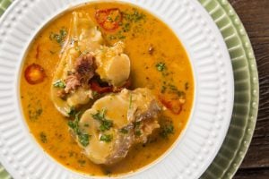 Caldo de mocotó: aprenda receita prática e saudável