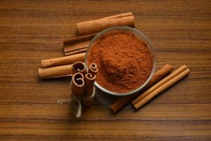 Confira simpatia poderosa com canela para ter mais coragem na vida