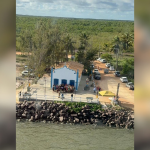 Capela do século XVI terá de sair de praia em Sergipe após juiz apontar risco pelo avanço do mar