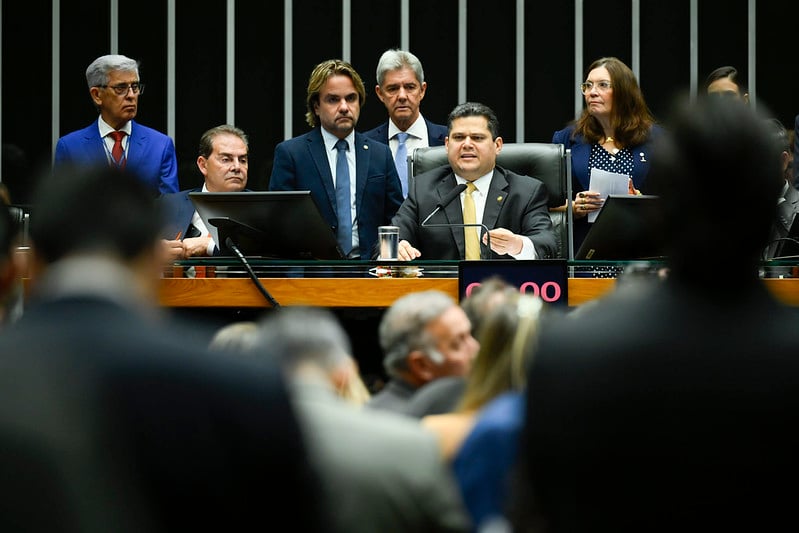 Alcolumbre manobra e retira trecho do PL da Dosimetria antes de votação do veto