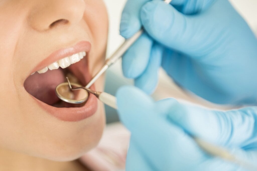 Odontologia domiciliar avança no Brasil e amplia o cuidado com idosos e acamados