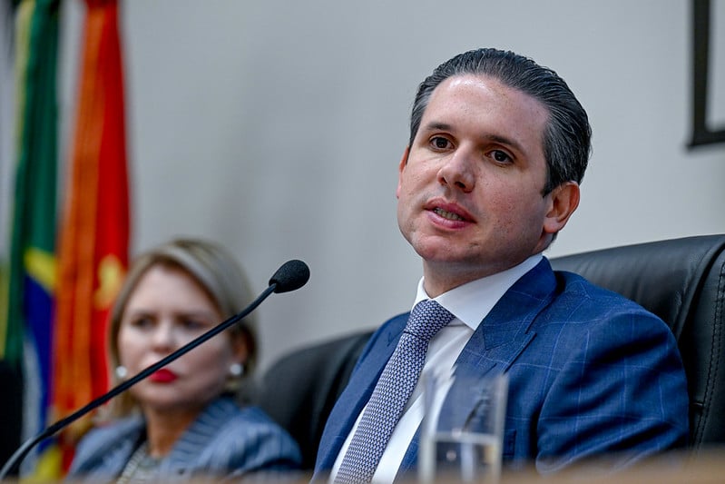 Motta corre contra o tempo e mantém votação da PEC do fim da escala 6×1 na CCJ