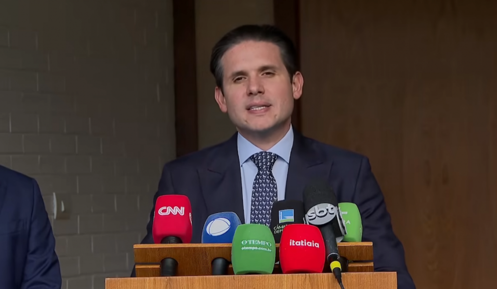 Motta diz que governo Lula recuou de projeto com urgência sobre a escala 6×1 