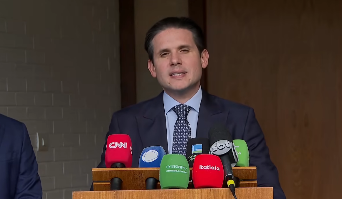 Motta diz que governo Lula recuou de projeto com urgência sobre a escala 6×1