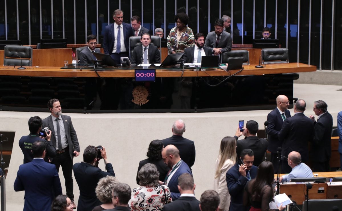 Câmara aprova multa para quem descartar lixo em vias públicas